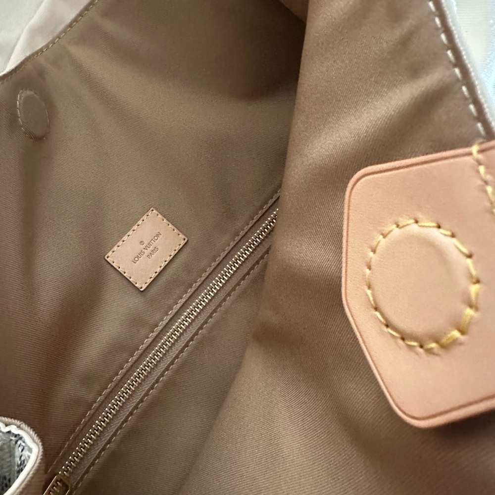 Louis Vuitton Graceful MM Shoulder Bag - Picture 9 of 9
